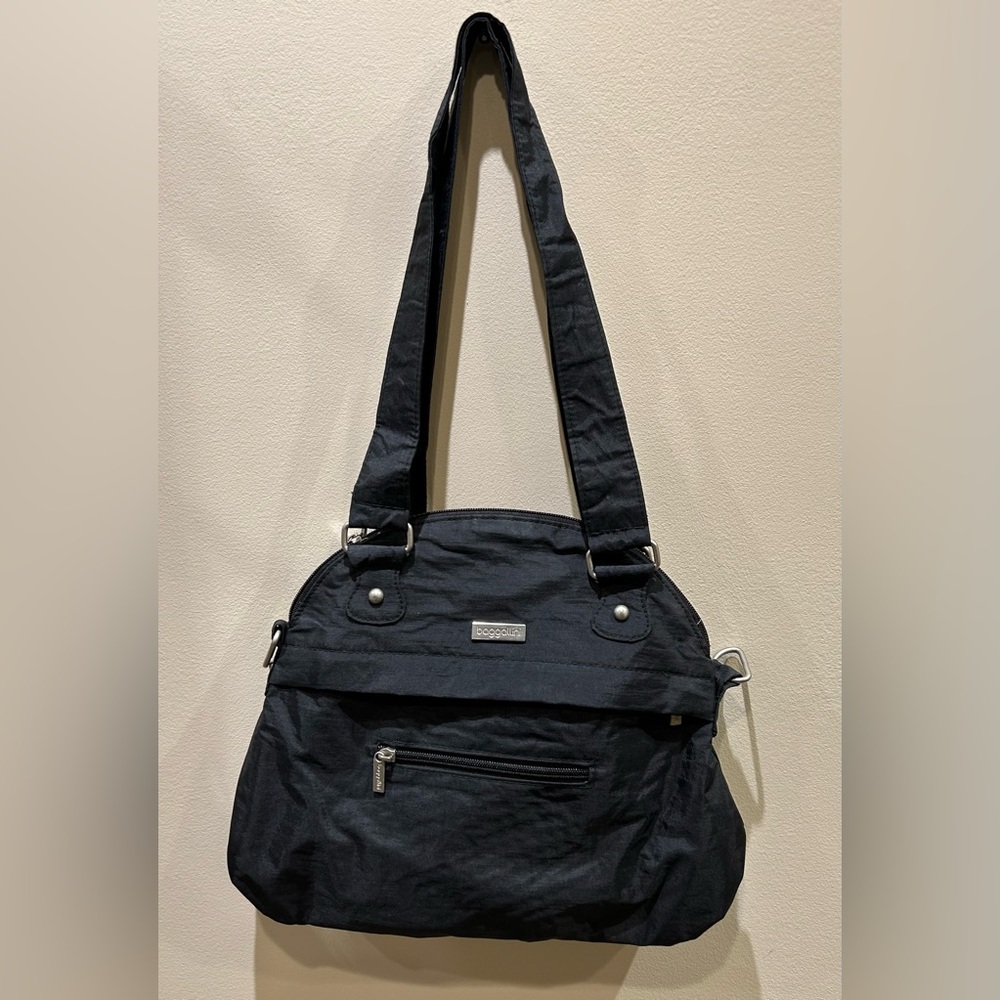 Baggallini  Medium Multi Pocket Shoulder Bag Purse Black